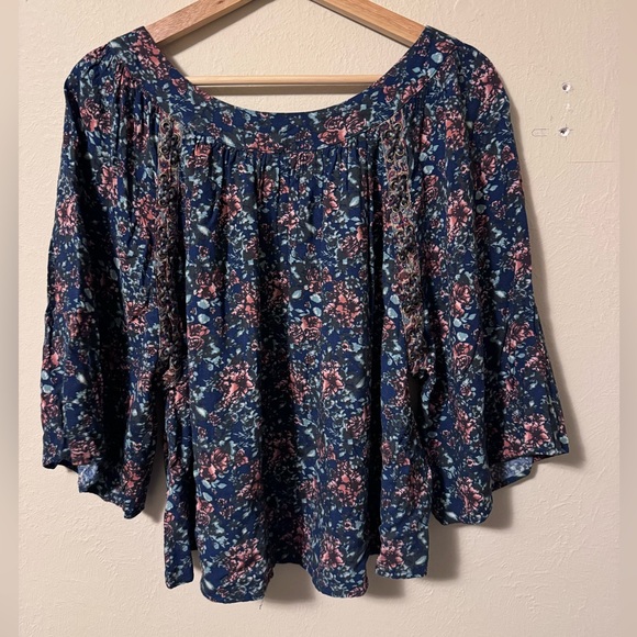 Gimmicks by BKE floral boho top Size Large - Picture 9 of 9